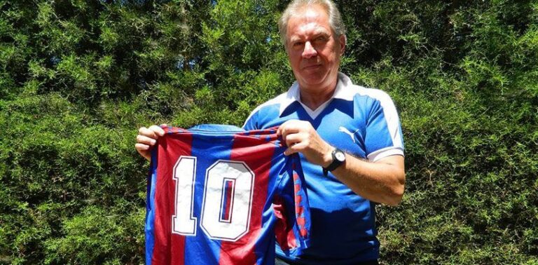 Στην κατοχή του ένα σπάνιο ποδοσφαιρικό κειμήλιο!