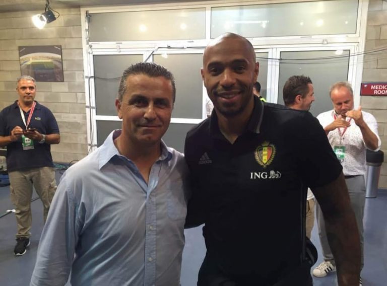 Ο κύριος δίπλα απο τον Άγγελο;