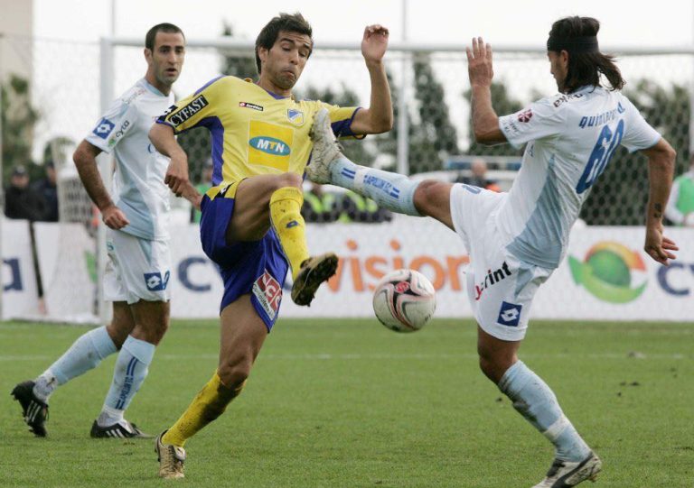 Τσιγγάνος της μπάλας με μαχαίρι στο στόμα!